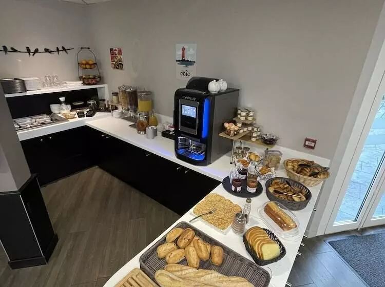 Отель Hôtel Restaurant Bel Air Crevin   Axe Rennes Nantes