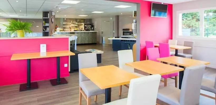 Отель Hôtel Restaurant Bel Air Crevin   Axe Rennes Nantes