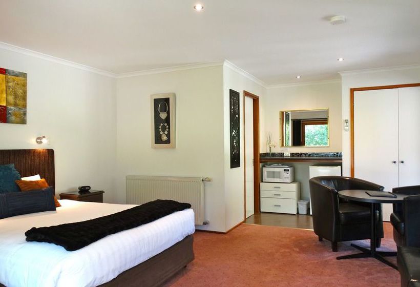 Отель Cloverhill Hepburn Springs