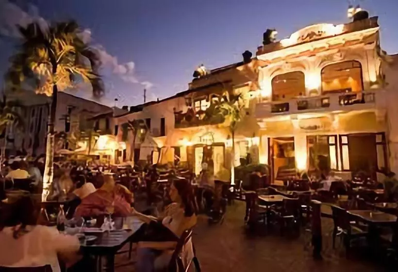 هتل Colonial Blanco