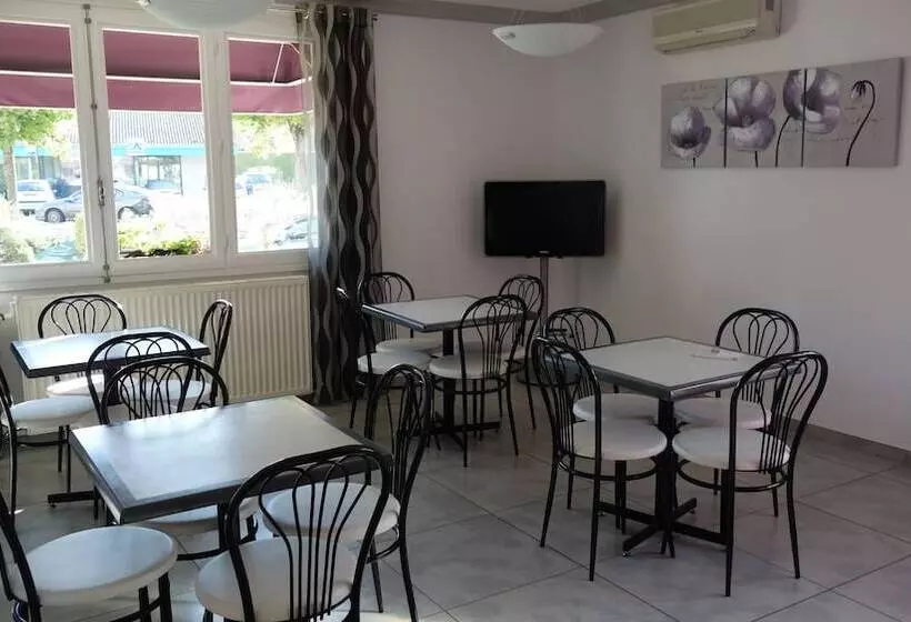 هتل Contact Hôtel Le Saint Rémy Chalon Sud