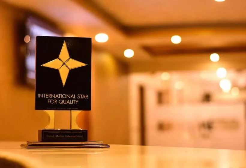 هتل Metro International