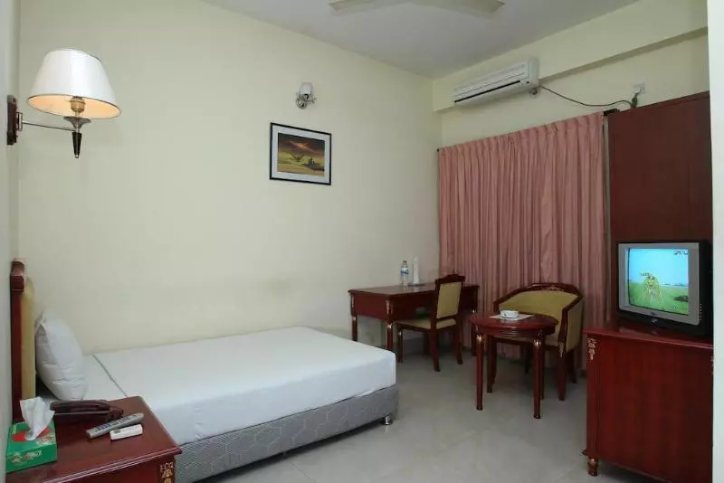 هتل Metro International