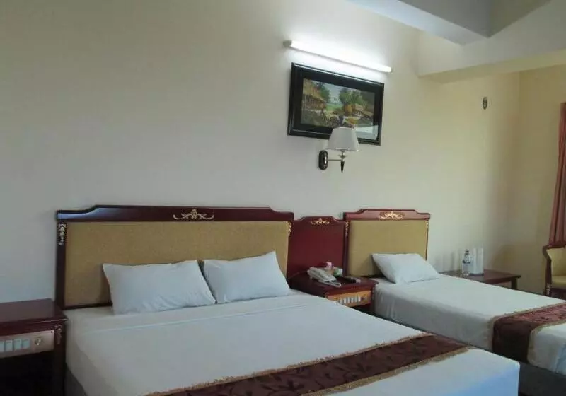 هتل Metro International