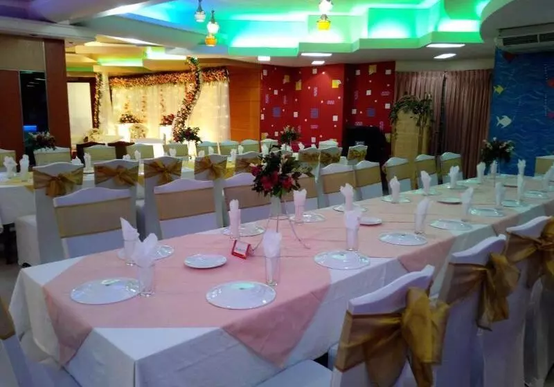 هتل Metro International