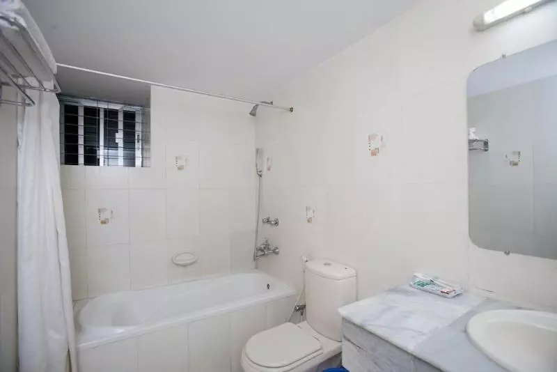 هتل Metro International