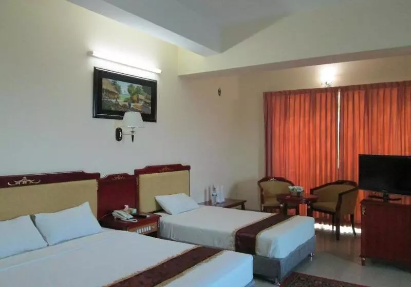 هتل Metro International