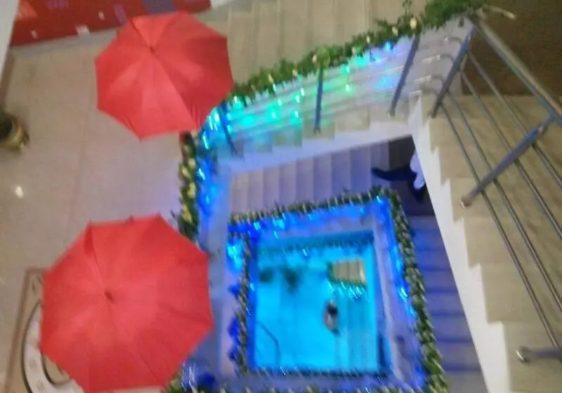 هتل Metro International