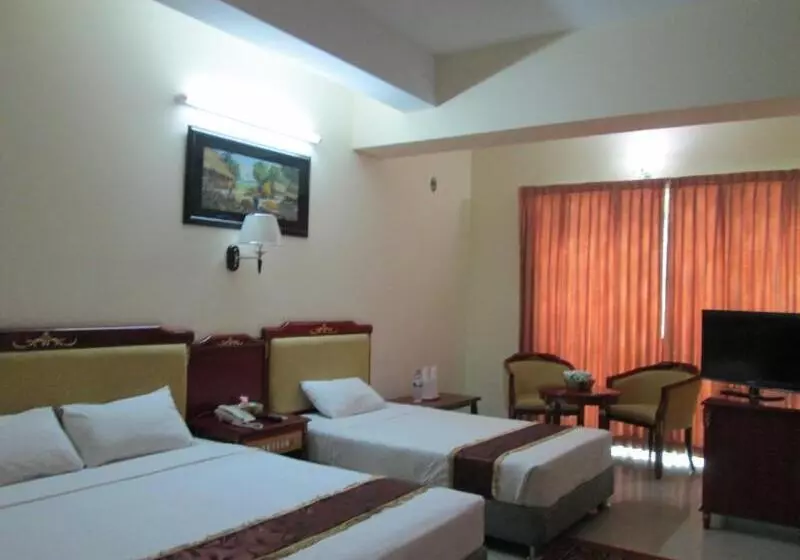 هتل Metro International