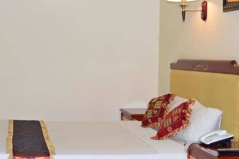 هتل Metro International