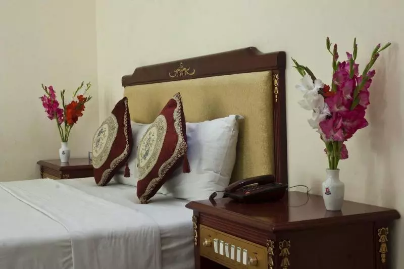 هتل Metro International