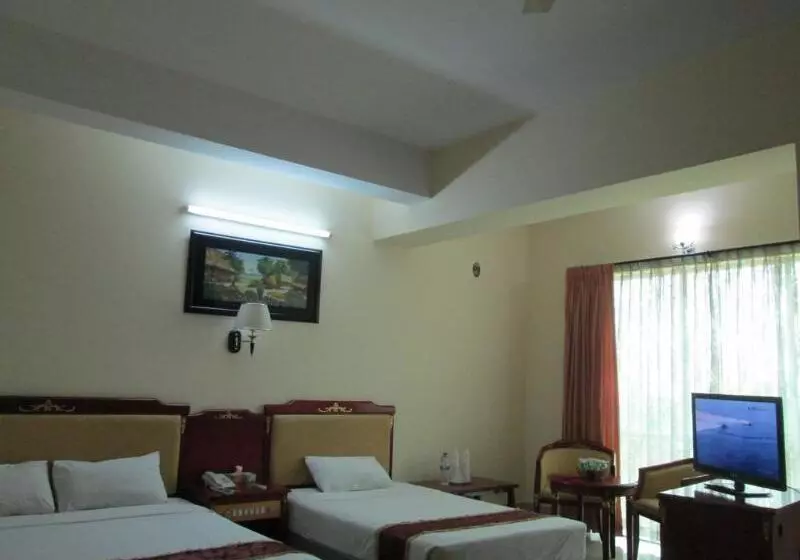 هتل Metro International