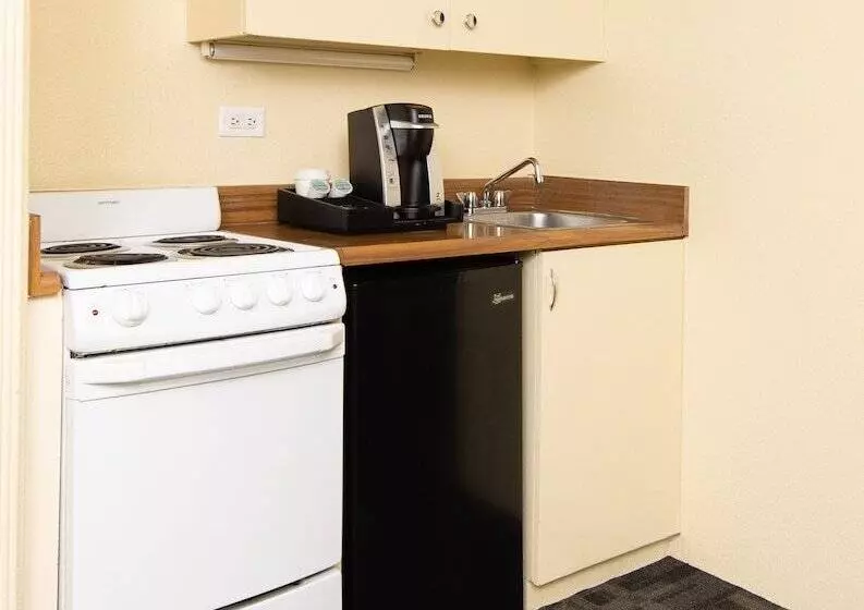 Отель Ohia Waikiki Studio Suites