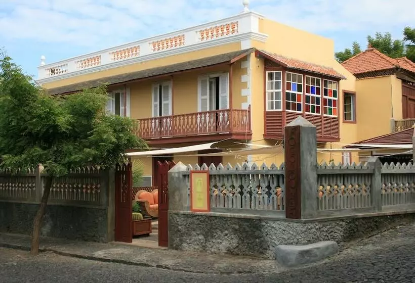 هتل The Colonial Guest House