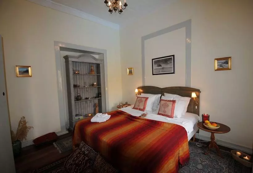 هتل The Colonial Guest House