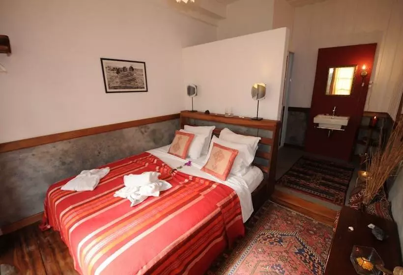 هتل The Colonial Guest House