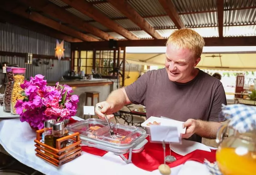 هتل The Colonial Guest House