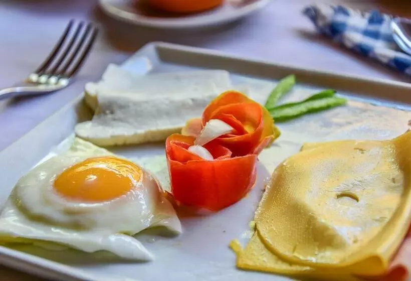 هتل The Colonial Guest House