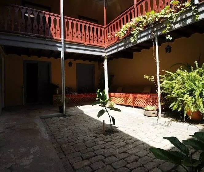 هتل The Colonial Guest House