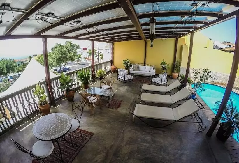 هتل The Colonial Guest House