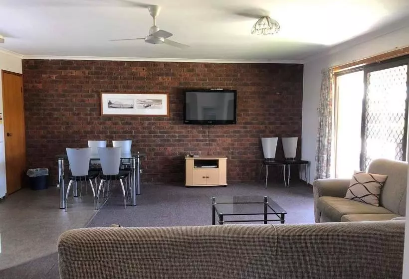 Lakes Jakaranda Holiday Units