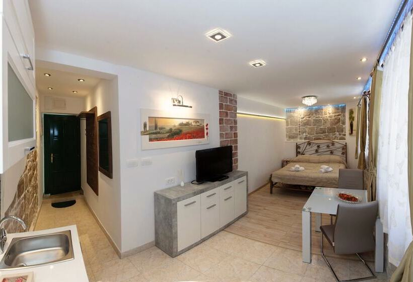 بنسيون House Sandra