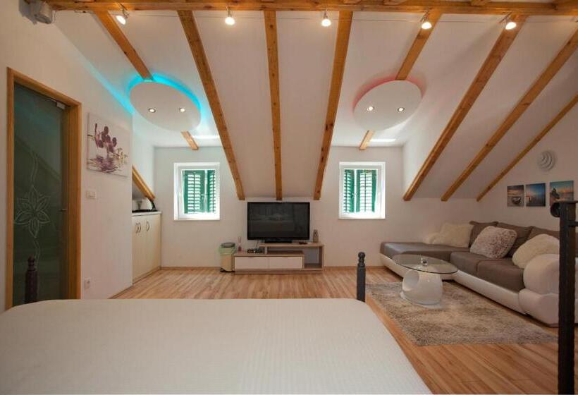 بنسيون House Sandra