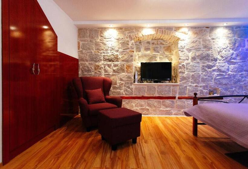 بنسيون House Sandra