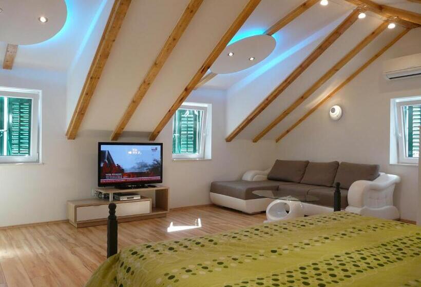 بنسيون House Sandra