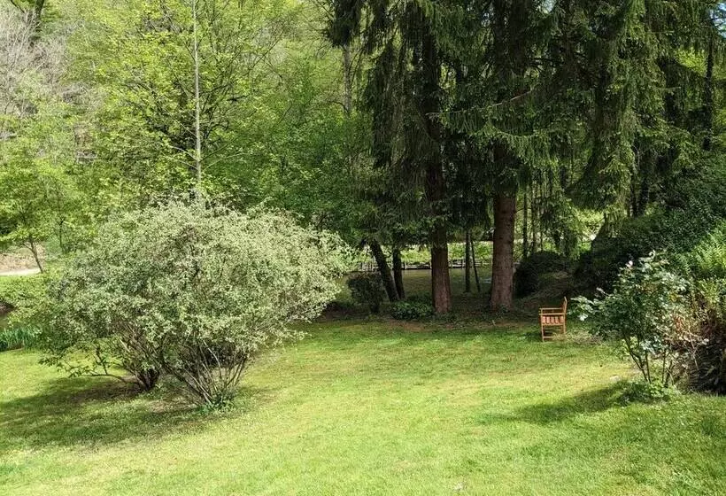 ベッドアンドブレックファースト Sous Le Chateau