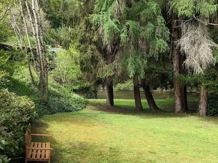 ベッドアンドブレックファースト Sous Le Chateau