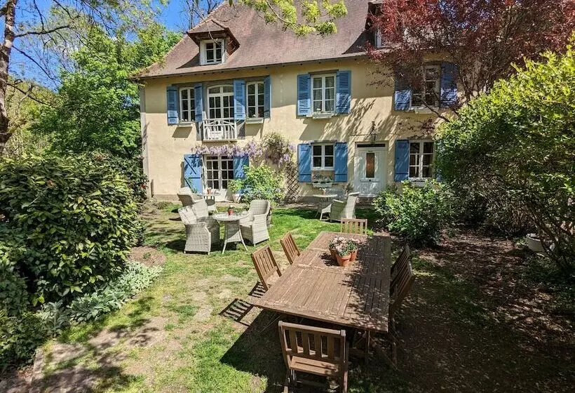 ベッドアンドブレックファースト Sous Le Chateau