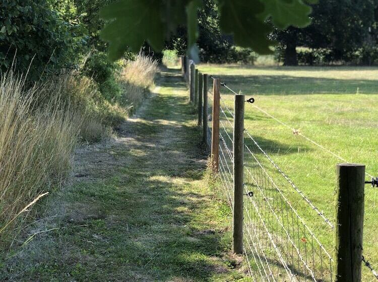 בית מלון כפרי Field House Farm Lodge