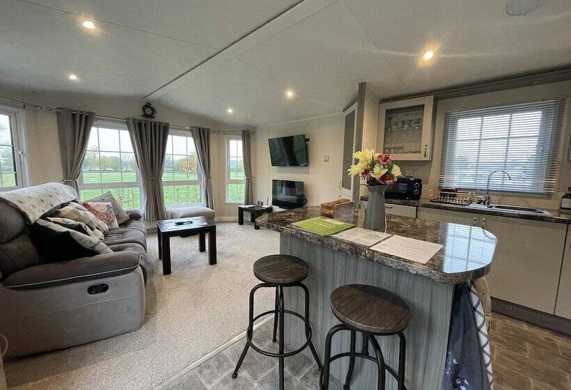 בית מלון כפרי Field House Farm Lodge