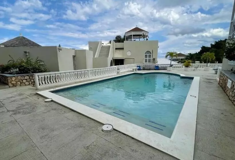 Humming Bird Holiday Retreat