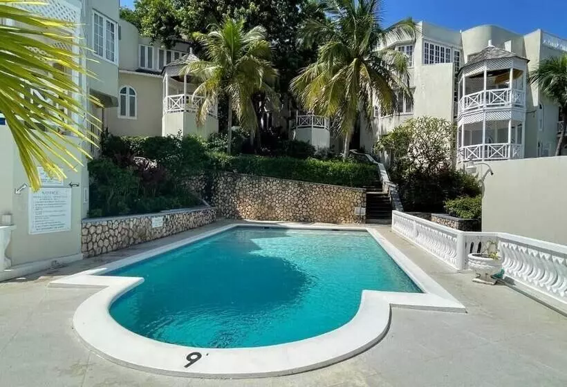 Humming Bird Holiday Retreat