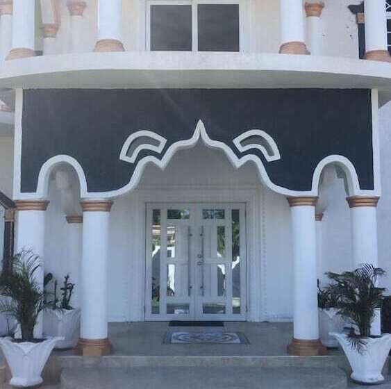 پانسیون Palm Palace At Rockville