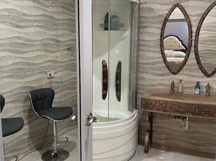 پانسیون Palm Palace At Rockville