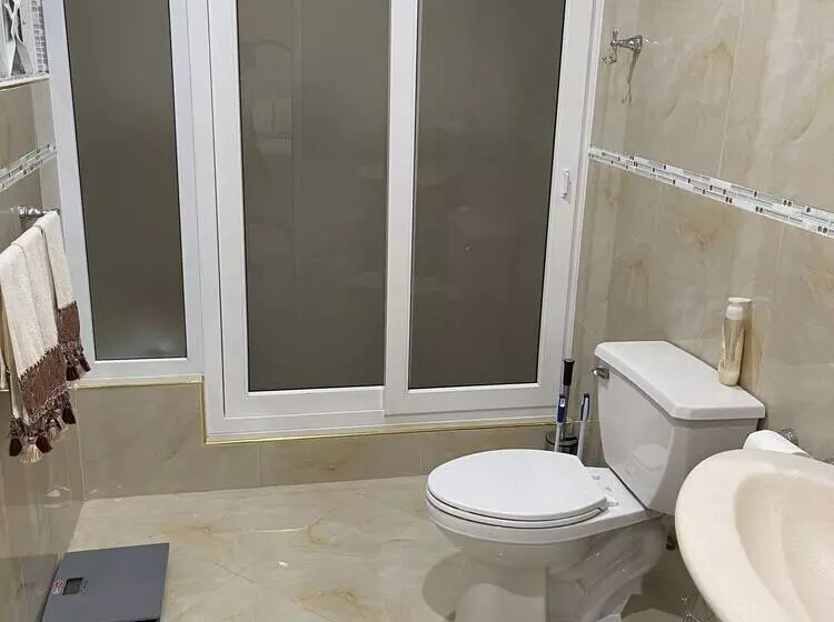پانسیون Palm Palace At Rockville