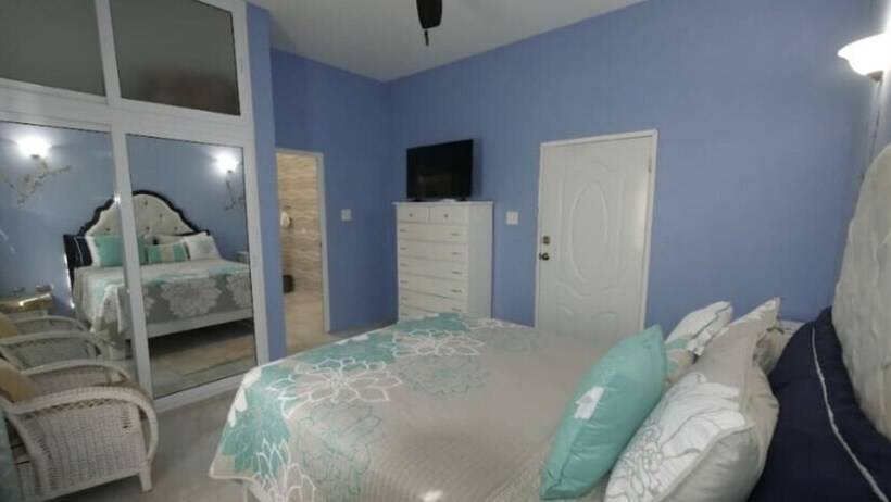 پانسیون Palm Palace At Rockville