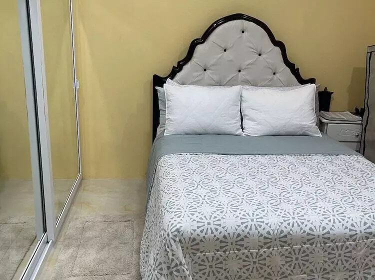 پانسیون Palm Palace At Rockville
