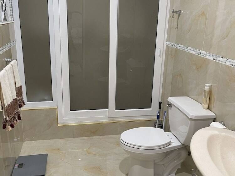 پانسیون Palm Palace At Rockville