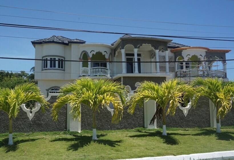 پانسیون Palm Palace At Rockville