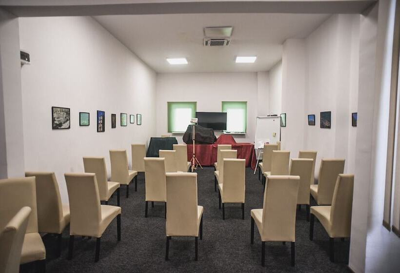 ペンション Petroshani