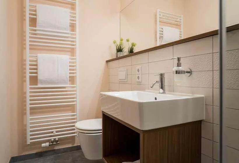 Point Hotel Apartments & Rooms