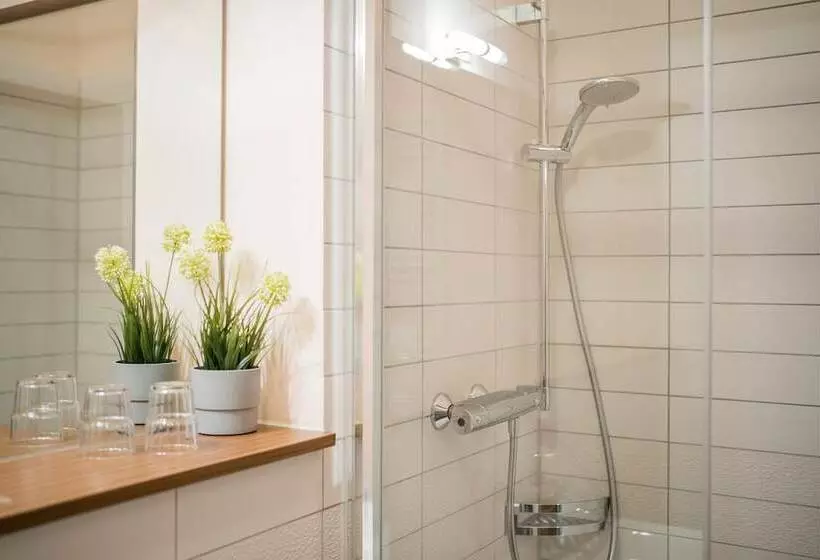 Point Hotel Apartments & Rooms