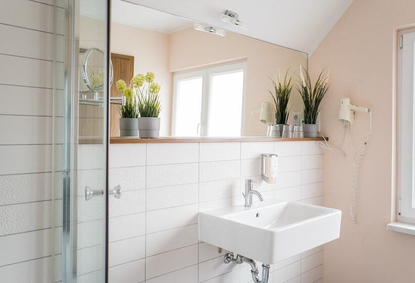 Point Hotel Apartments & Rooms