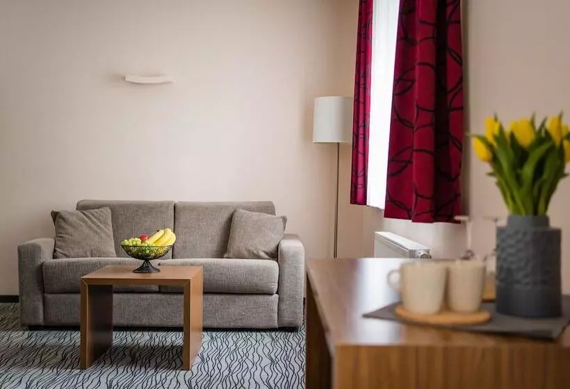 Point Hotel Apartments & Rooms