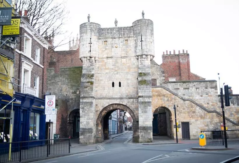 اقامتگاه York Minster 3 Bed Sleeps 6 Fireplace Free Parking
