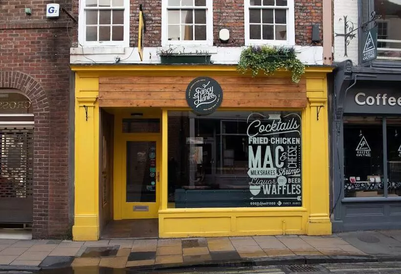 اقامتگاه York Minster 3 Bed Sleeps 6 Fireplace Free Parking